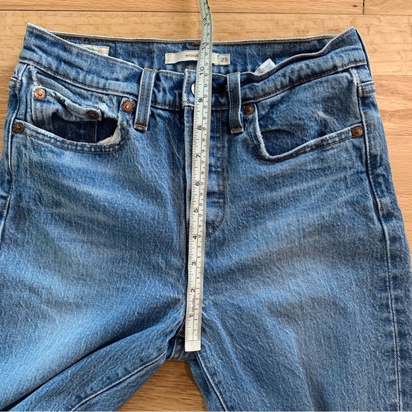 Women’s Levi’s Button Fly Ribcage Straight Leg Medium Wash Distressed Jeans 25 - Picture 13 of 14